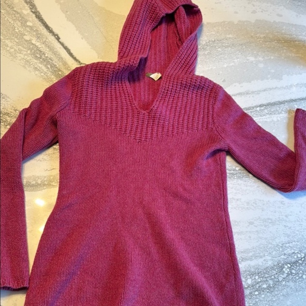 J Crew Pink V-Neck Sweater with Ribbed Knit 100% wool